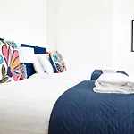 Redcliffe Parade No11 I Your Apartment